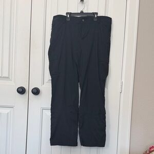 Duluth Trading Co Women's Nylon Stretch Cargo Pants in Black